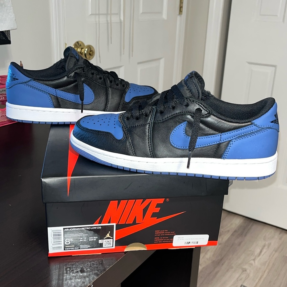 Air Jordan 1 retro low og mystic navy size 8.5